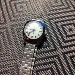 Vintage wind up timex ladies   runs great